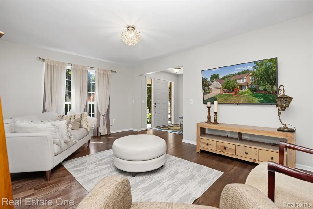 7570 Greenway Lane West Bloomfield Charter Township MI 48324