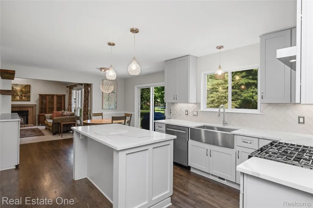 7570 Greenway Lane West Bloomfield Charter Township MI 48324