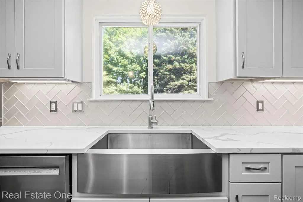 7570 Greenway Lane West Bloomfield Charter Township MI 48324
