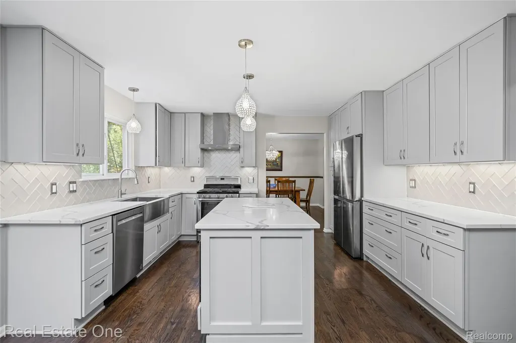 7570 Greenway Lane West Bloomfield Charter Township MI 48324