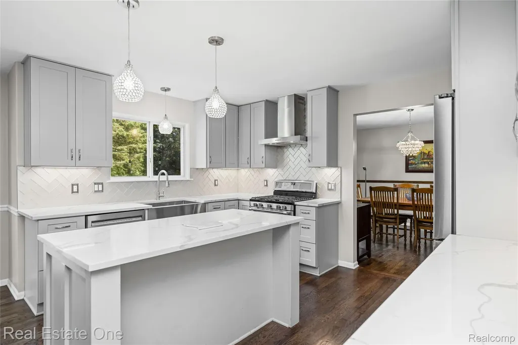 7570 Greenway Lane West Bloomfield Charter Township MI 48324