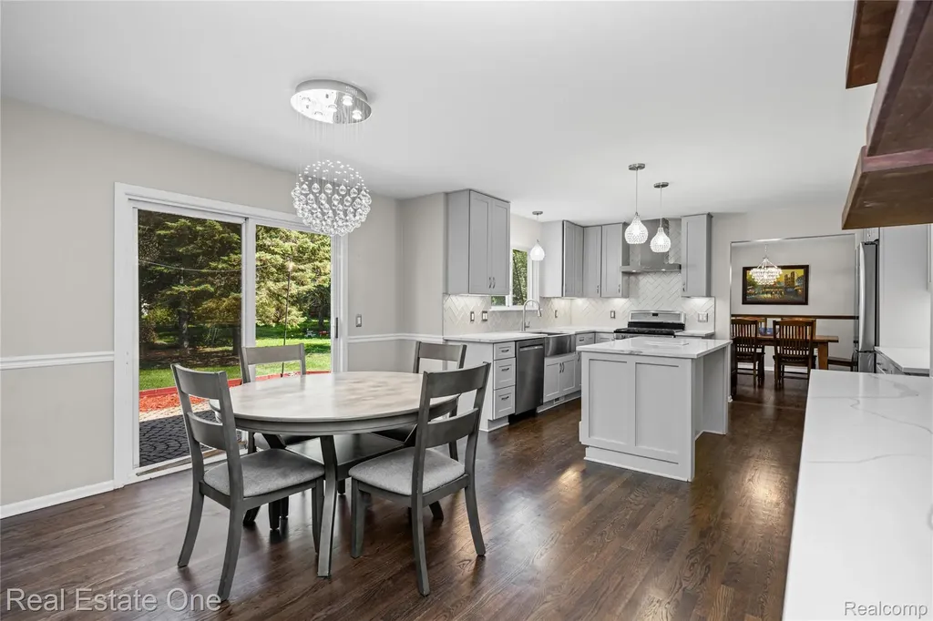 7570 Greenway Lane West Bloomfield Charter Township MI 48324