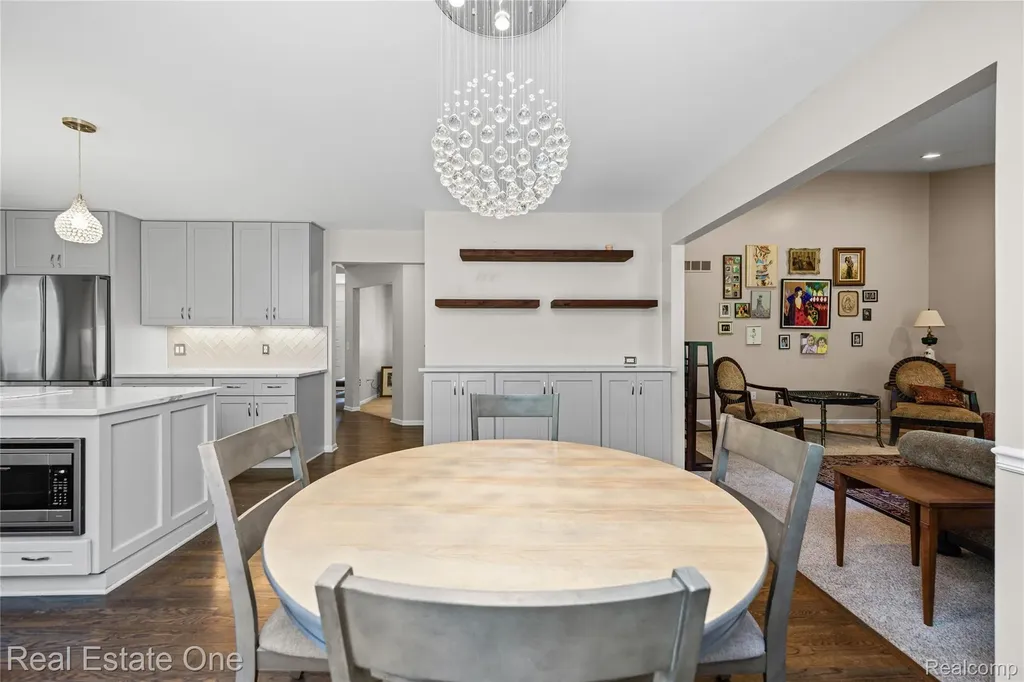 7570 Greenway Lane West Bloomfield Charter Township MI 48324