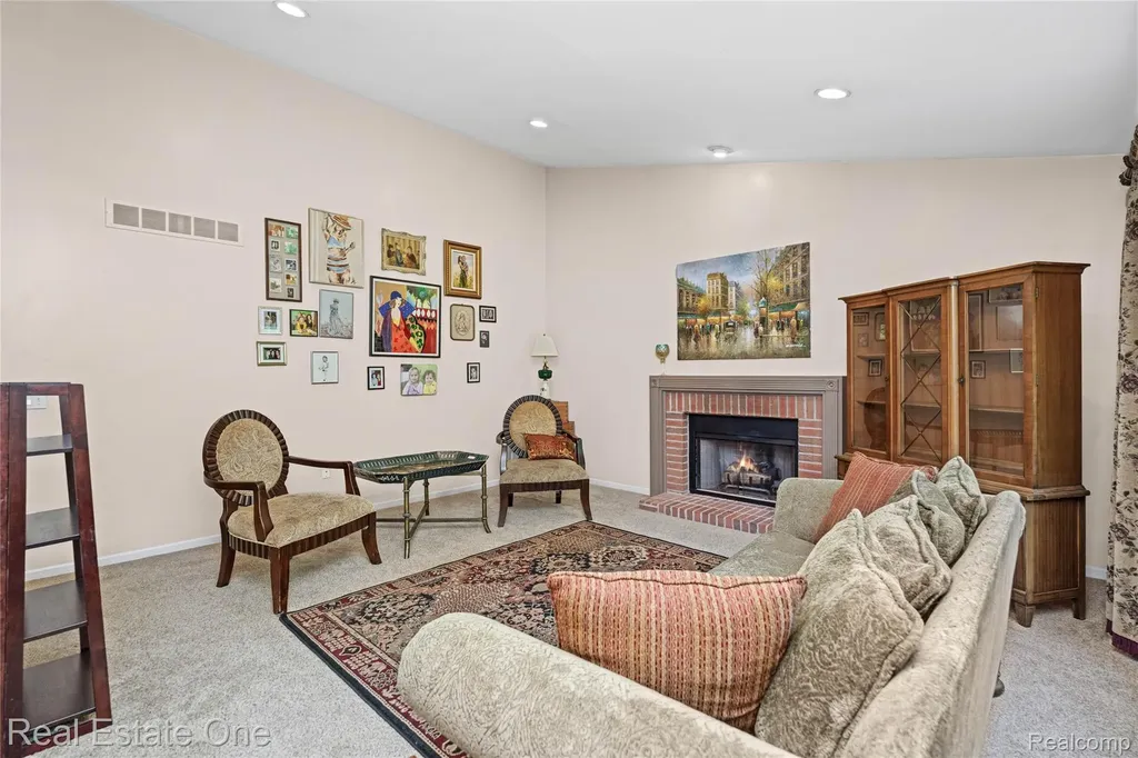 7570 Greenway Lane West Bloomfield Charter Township MI 48324