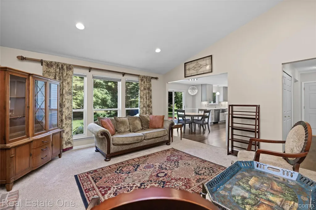 7570 Greenway Lane West Bloomfield Charter Township MI 48324
