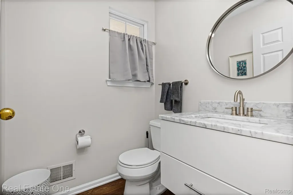 7570 Greenway Lane West Bloomfield Charter Township MI 48324