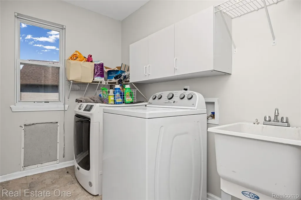 7570 Greenway Lane West Bloomfield Charter Township MI 48324