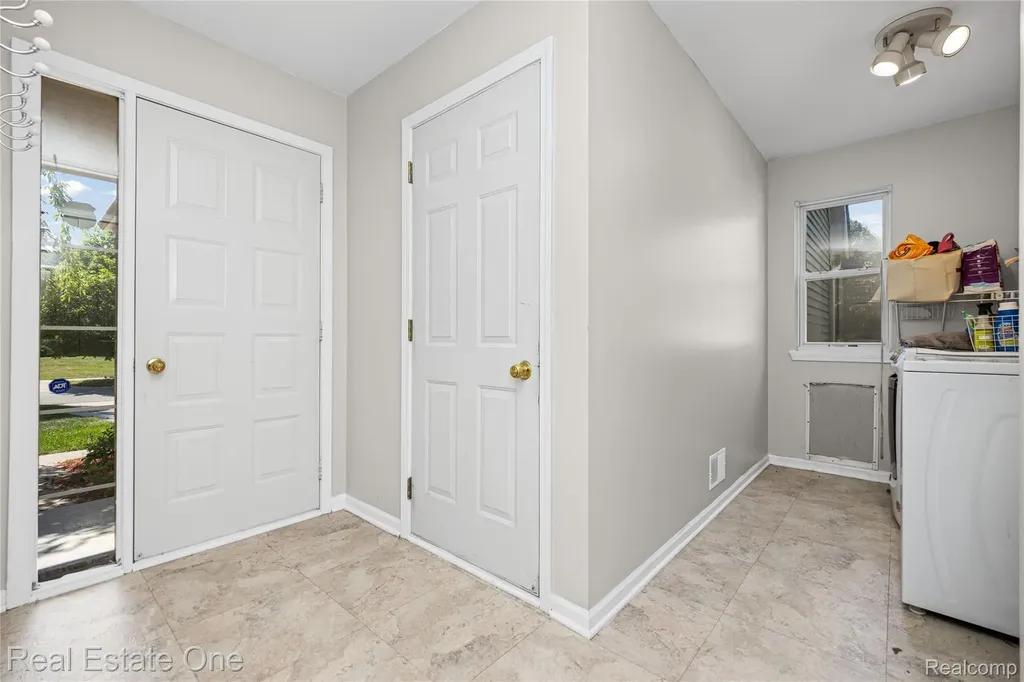 7570 Greenway Lane West Bloomfield Charter Township MI 48324