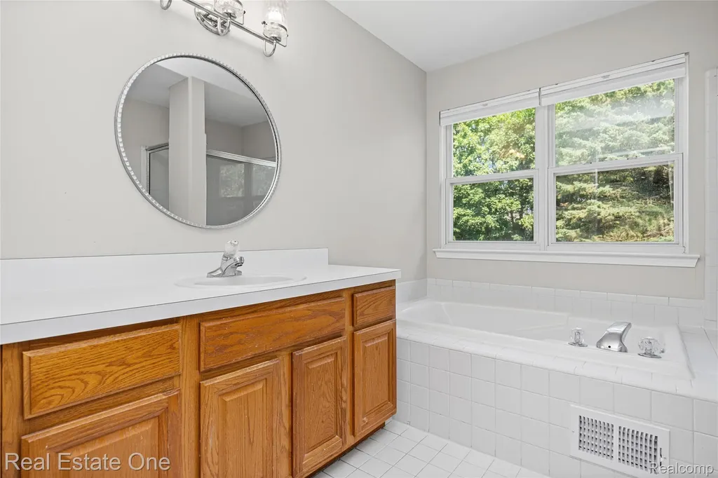 7570 Greenway Lane West Bloomfield Charter Township MI 48324