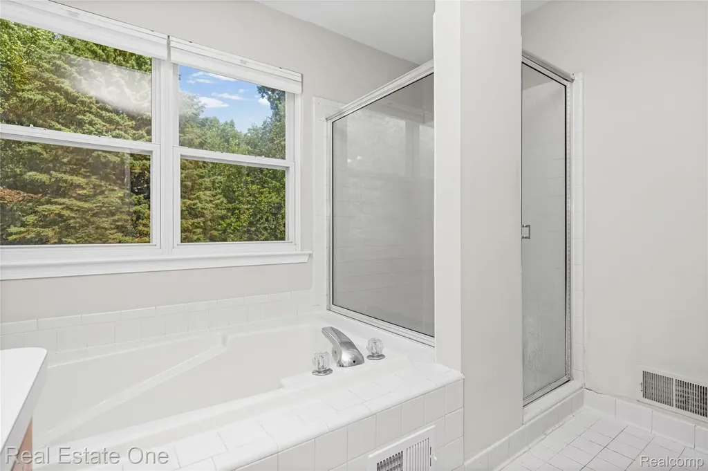 7570 Greenway Lane West Bloomfield Charter Township MI 48324