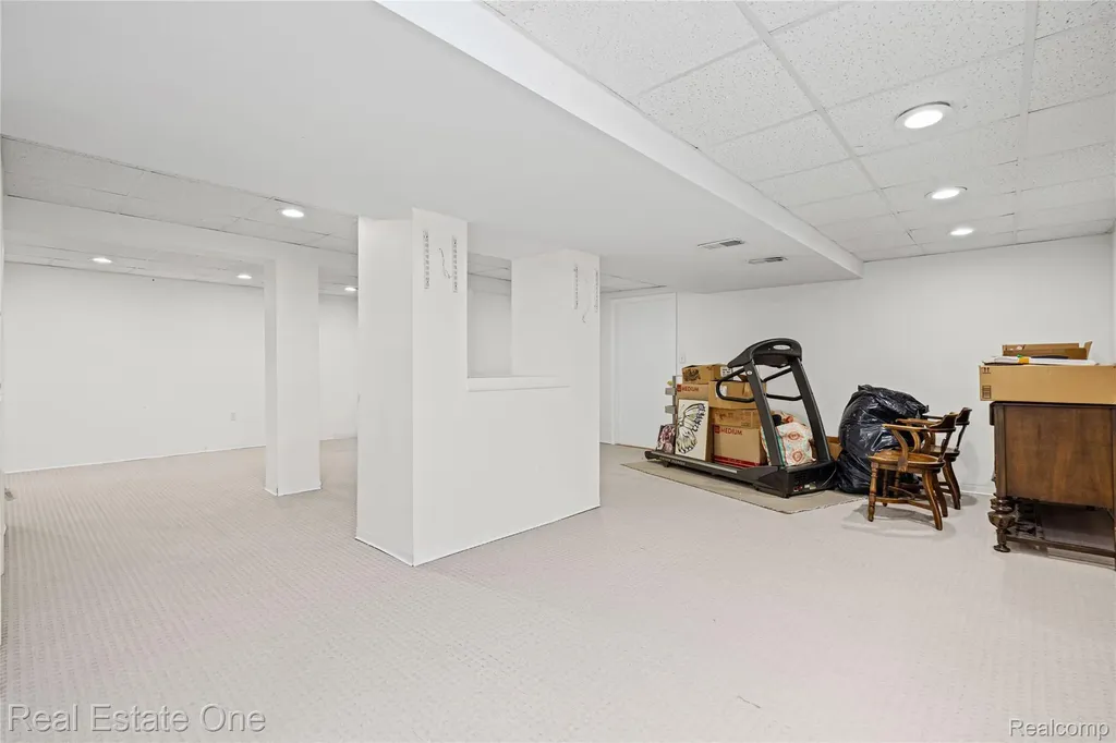 7570 Greenway Lane West Bloomfield Charter Township MI 48324