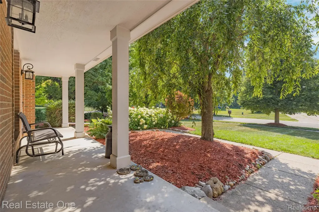 7570 Greenway Lane West Bloomfield Charter Township MI 48324