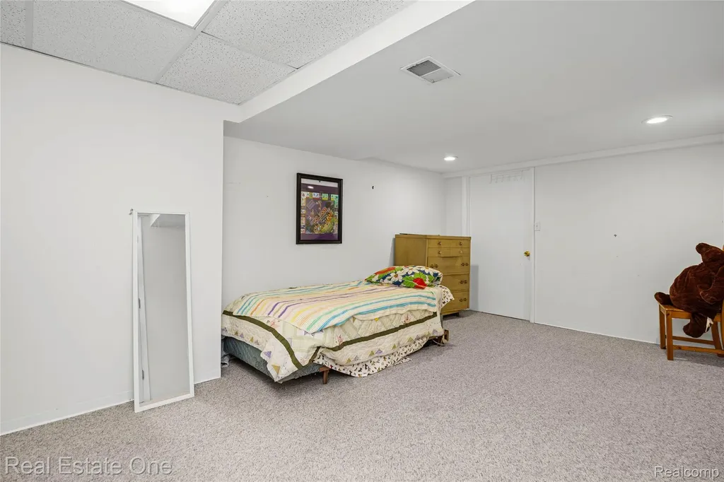 7570 Greenway Lane West Bloomfield Charter Township MI 48324