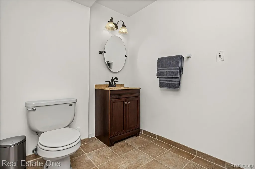 7570 Greenway Lane West Bloomfield Charter Township MI 48324
