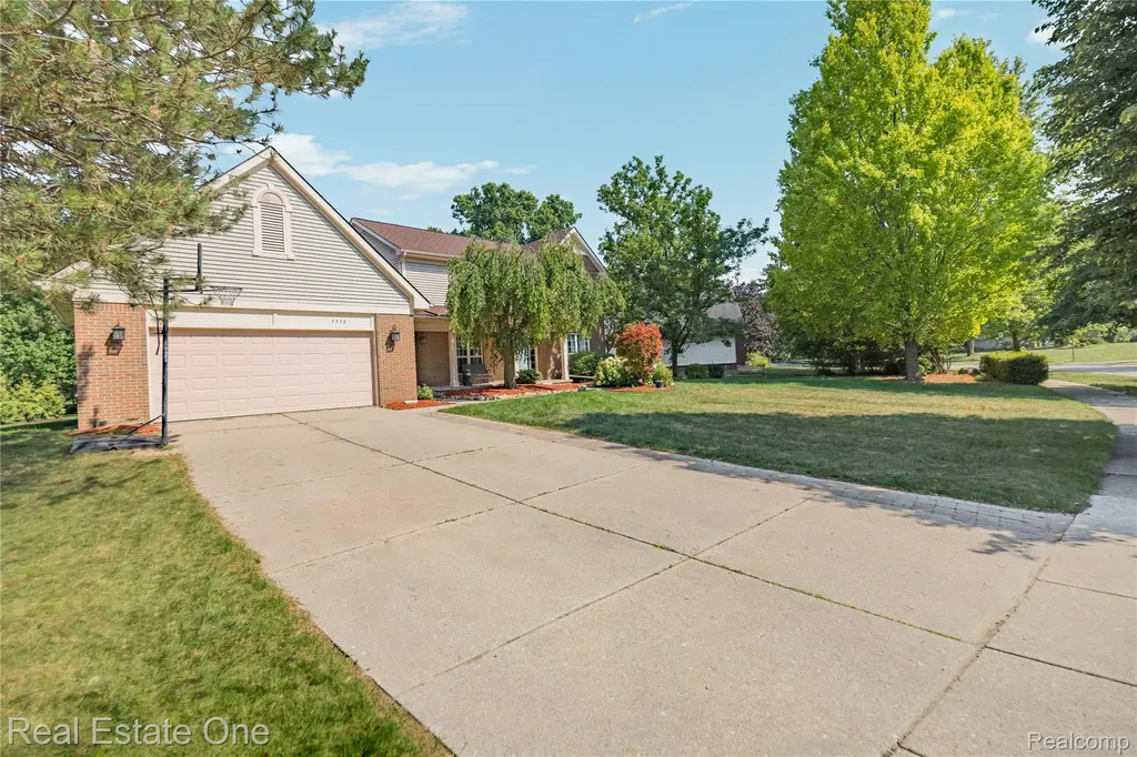 7570 Greenway Lane West Bloomfield Charter Township MI 48324