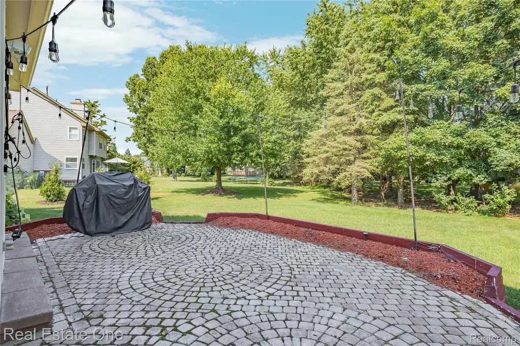 7570 Greenway Lane West Bloomfield Charter Township MI 48324