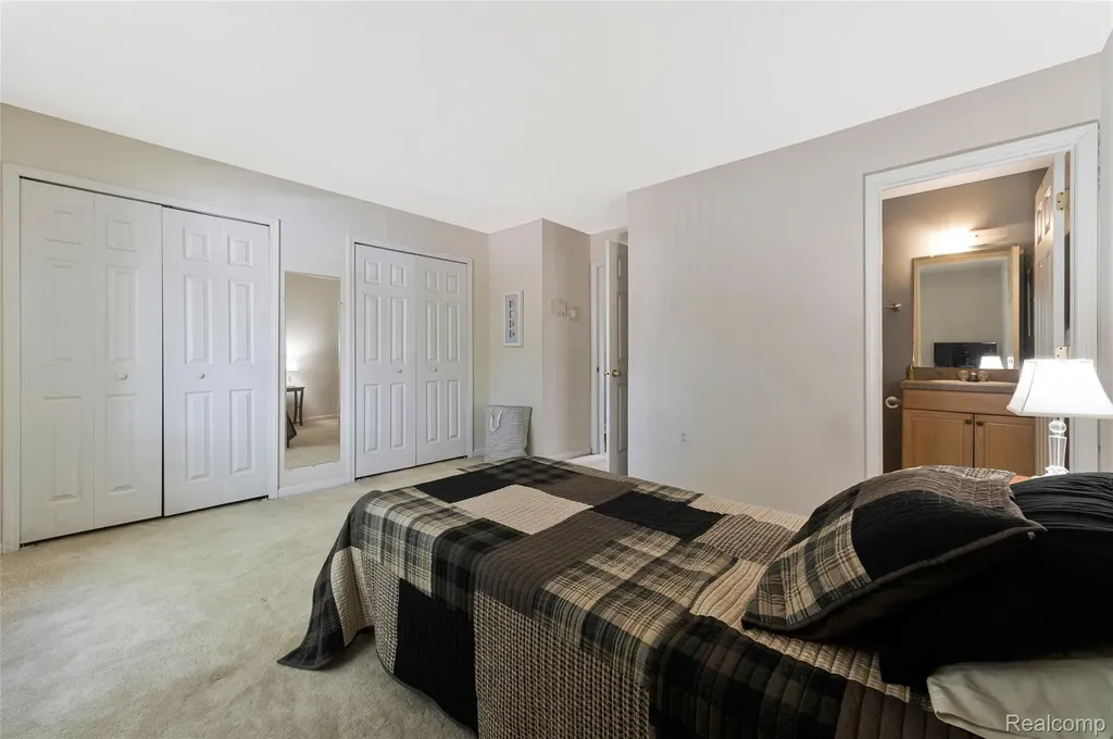 33587 Pondview Circle Livonia City MI 48152