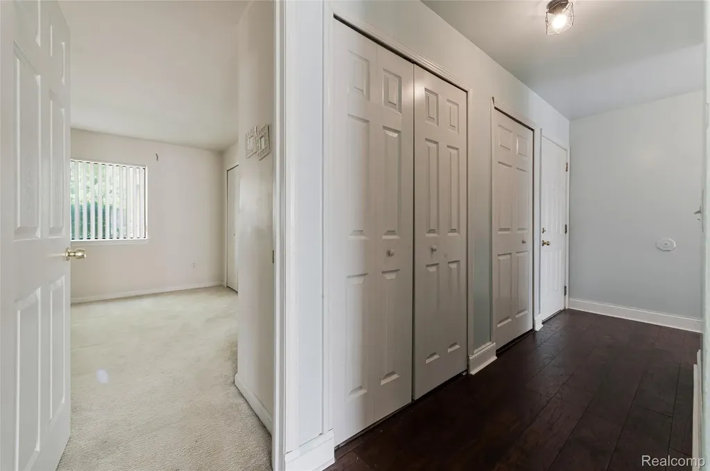 33587 Pondview Circle Livonia City MI 48152
