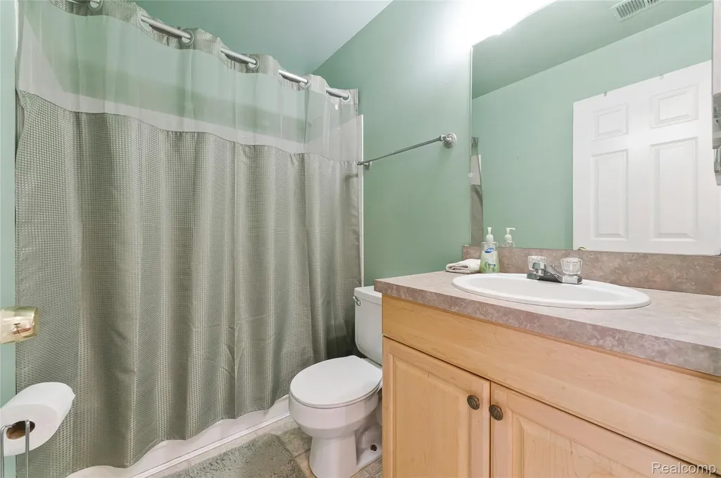 33587 Pondview Circle Livonia City MI 48152