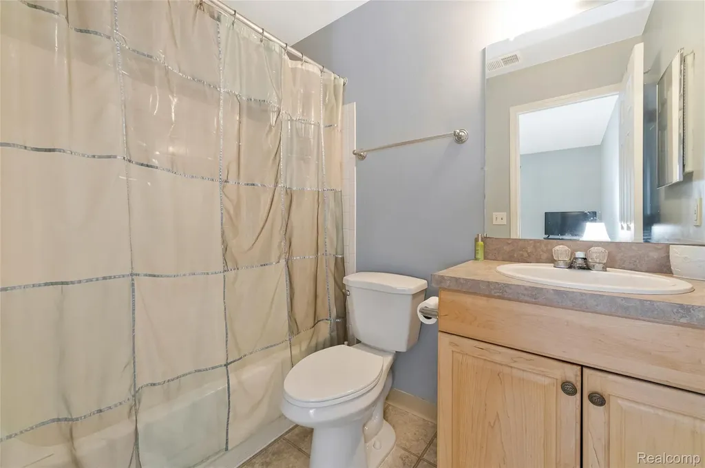 33587 Pondview Circle Livonia City MI 48152