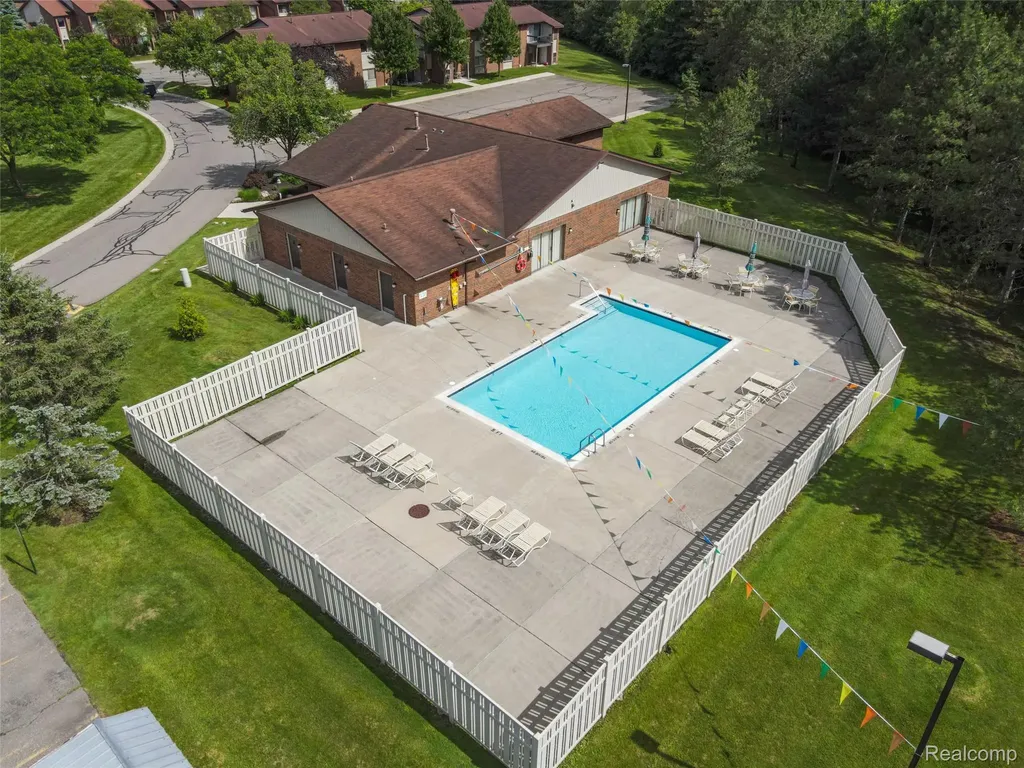 33587 Pondview Circle Livonia City MI 48152