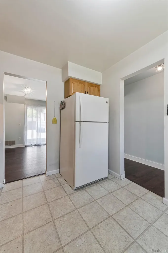 33587 Pondview Circle Livonia City MI 48152