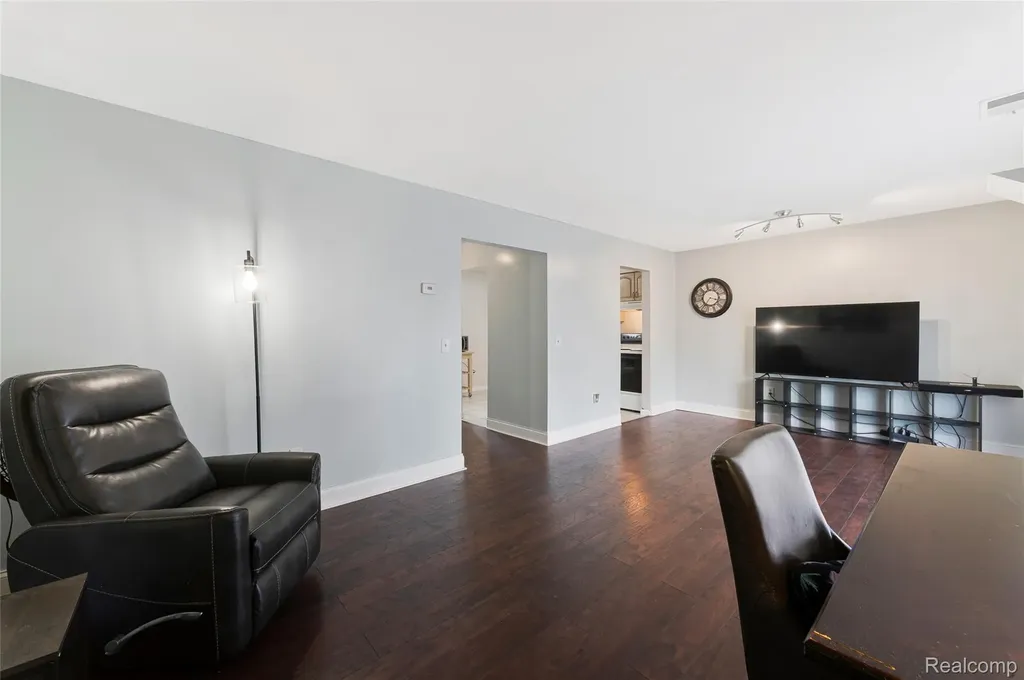 33587 Pondview Circle Livonia City MI 48152