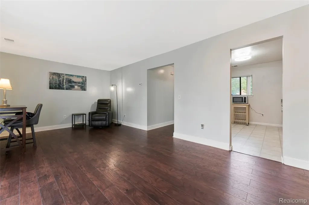 33587 Pondview Circle Livonia City MI 48152