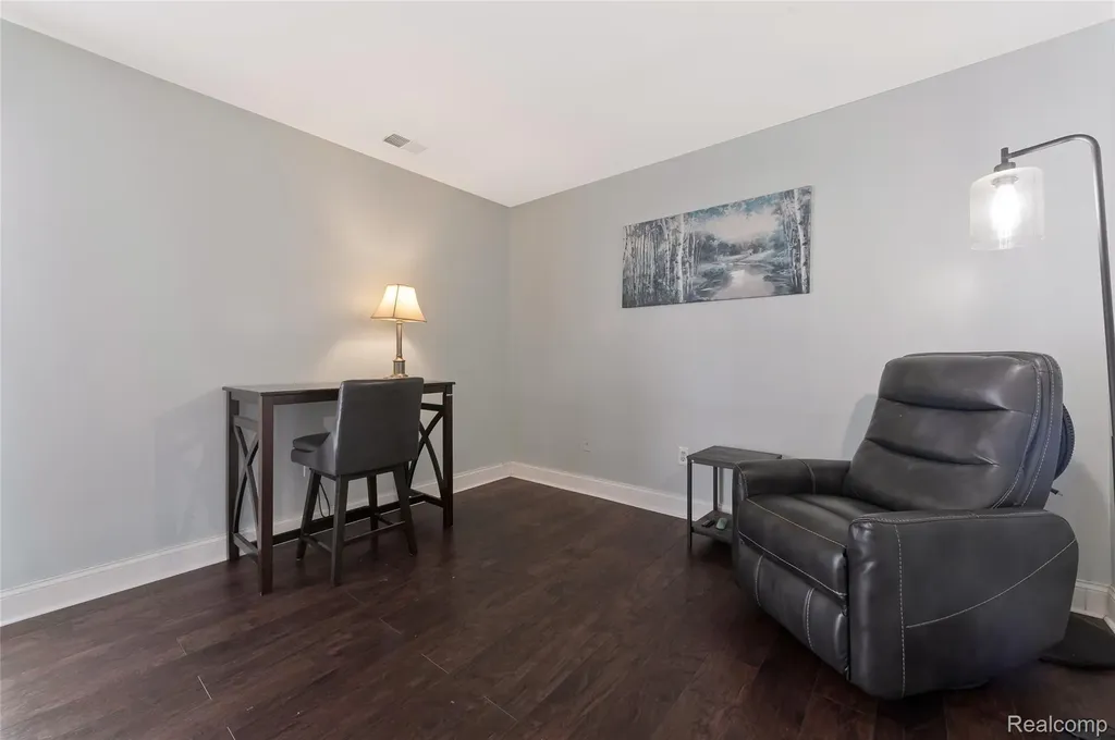 33587 Pondview Circle Livonia City MI 48152