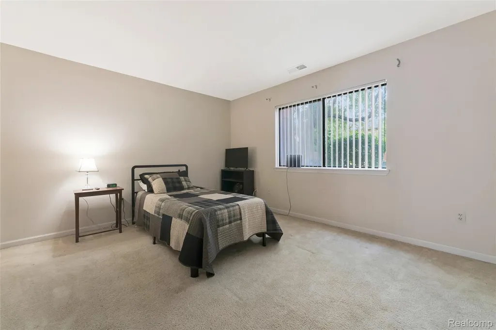 33587 Pondview Circle Livonia City MI 48152