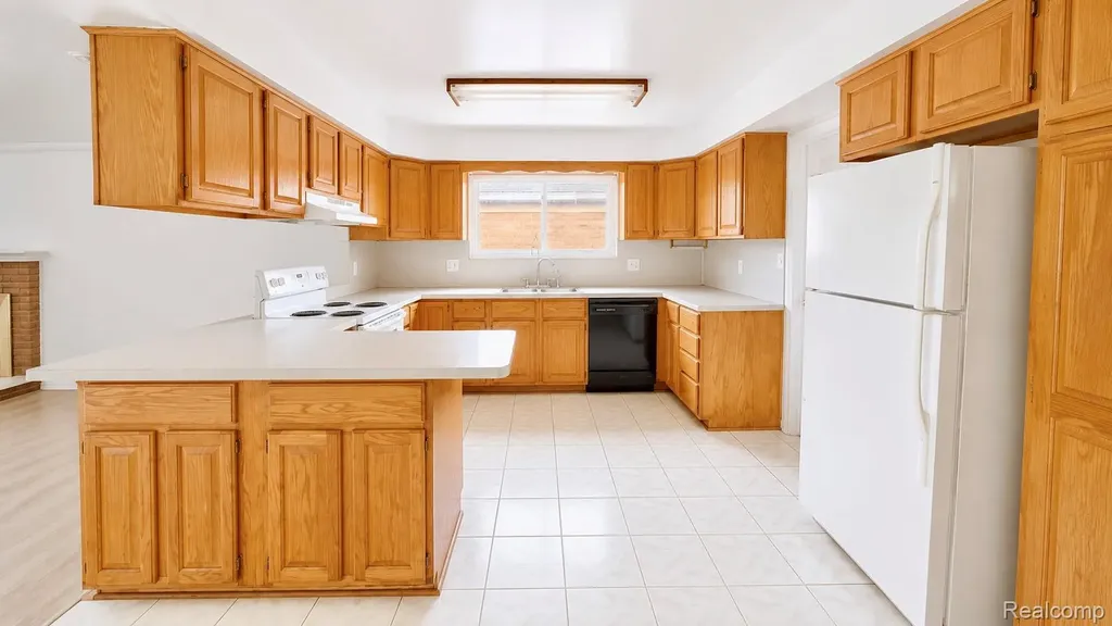 2253 Bernice Avenue Warren City MI 48091