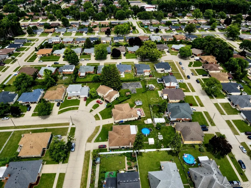 2253 Bernice Avenue Warren City MI 48091