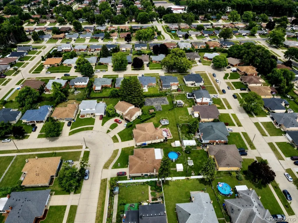 2253 Bernice Avenue Warren City MI 48091