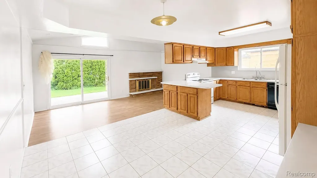 2253 Bernice Avenue Warren City MI 48091
