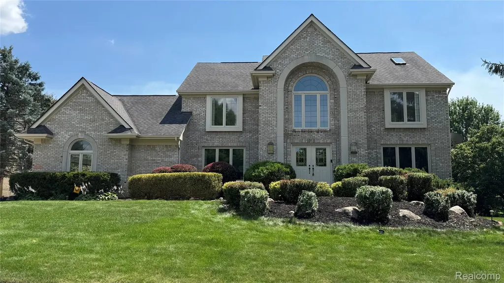 1919 Rolling Woods Drive Troy City MI 48098