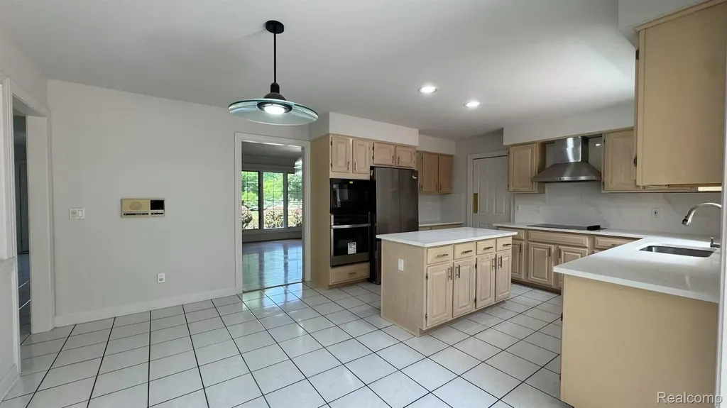 1919 Rolling Woods Drive Troy City MI 48098