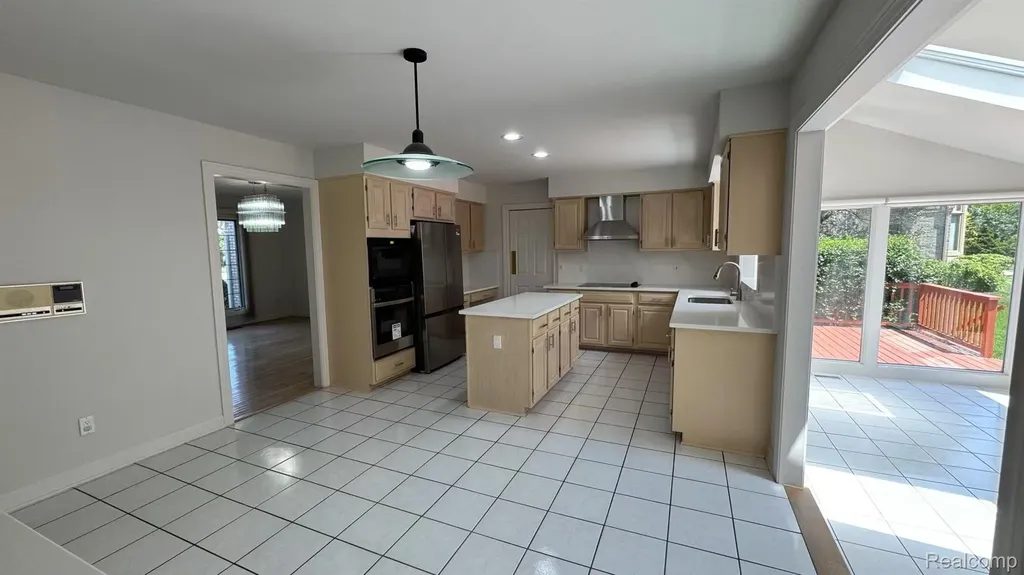 1919 Rolling Woods Drive Troy City MI 48098