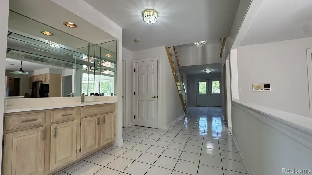 1919 Rolling Woods Drive Troy City MI 48098