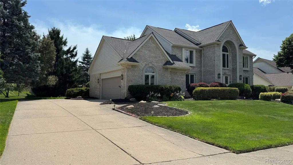 1919 Rolling Woods Drive Troy City MI 48098