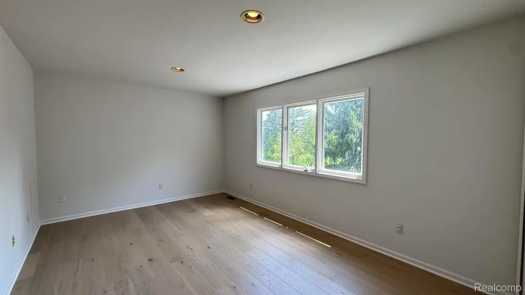1919 Rolling Woods Drive Troy City MI 48098