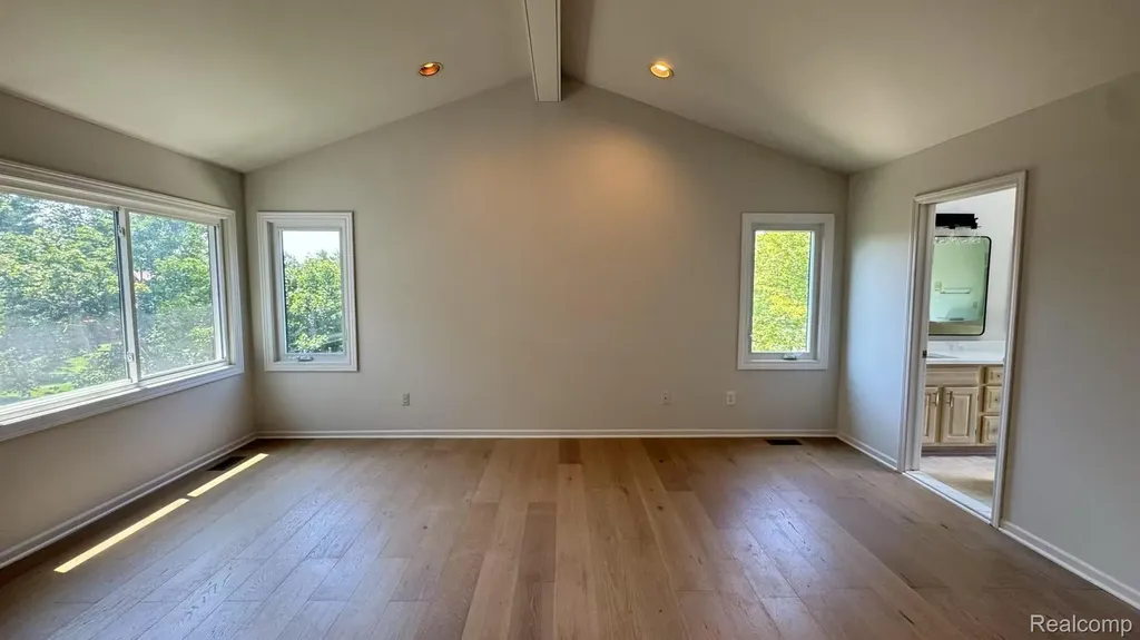 1919 Rolling Woods Drive Troy City MI 48098