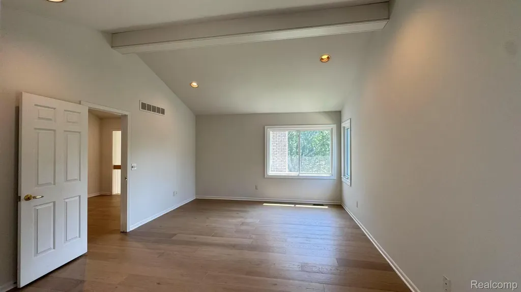 1919 Rolling Woods Drive Troy City MI 48098