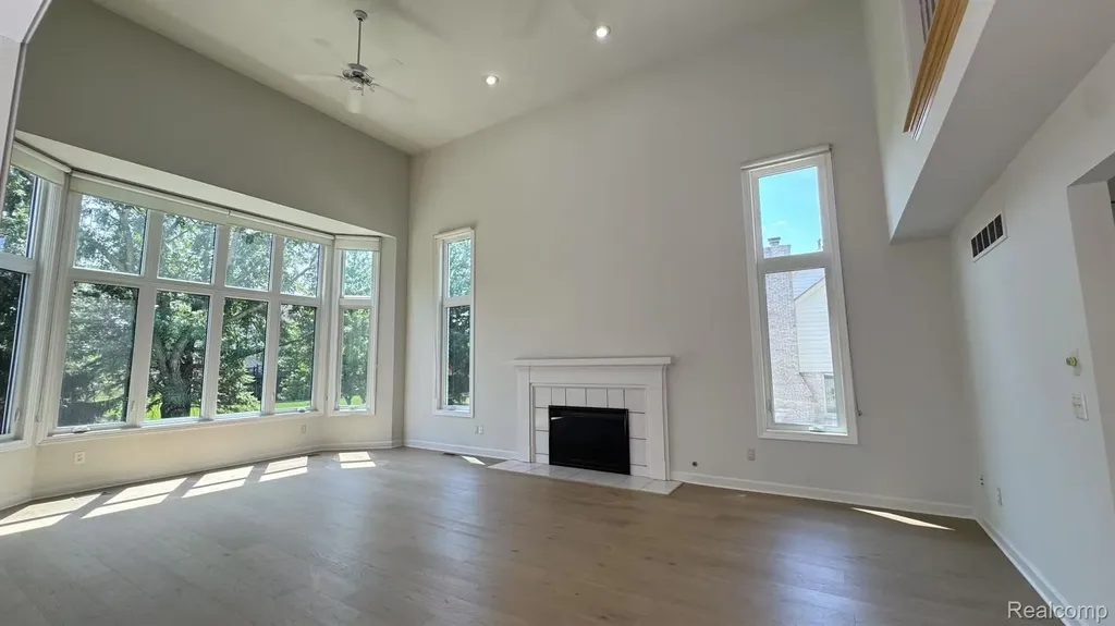 1919 Rolling Woods Drive Troy City MI 48098