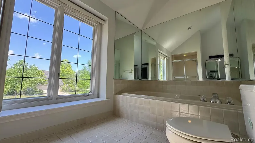 1919 Rolling Woods Drive Troy City MI 48098