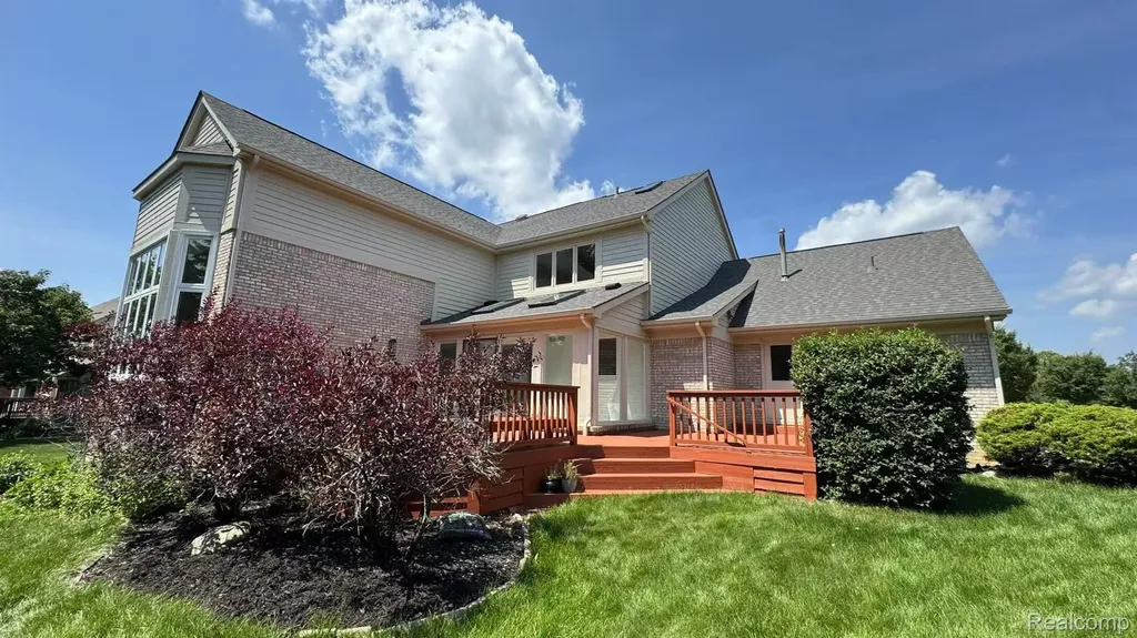 1919 Rolling Woods Drive Troy City MI 48098