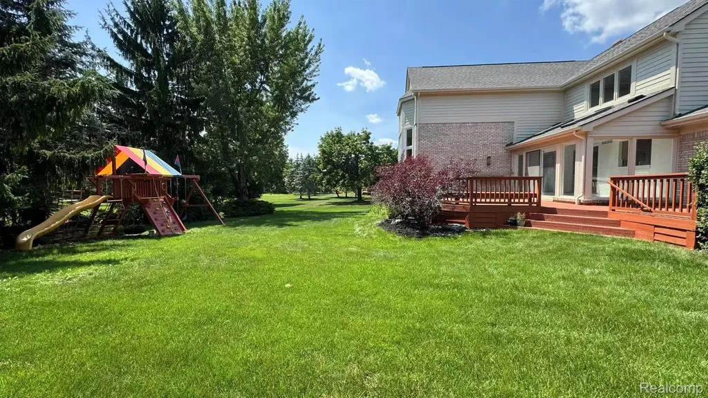 1919 Rolling Woods Drive Troy City MI 48098