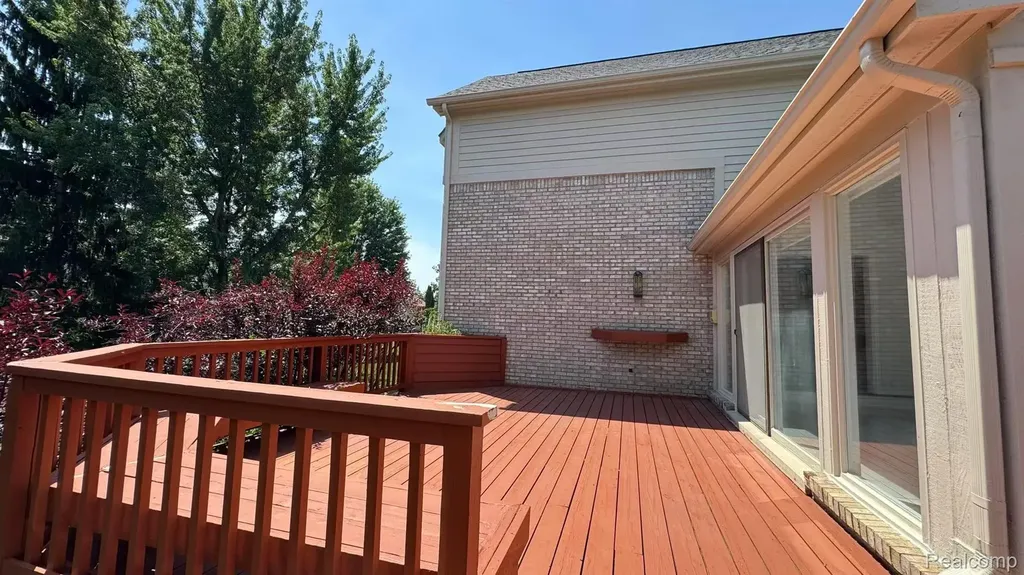 1919 Rolling Woods Drive Troy City MI 48098