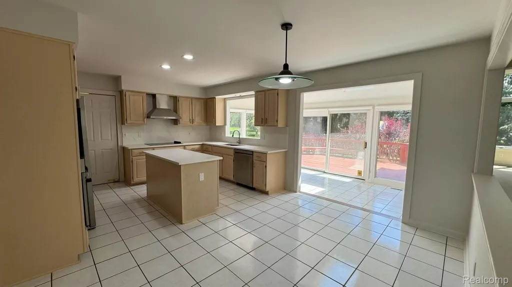 1919 Rolling Woods Drive Troy City MI 48098
