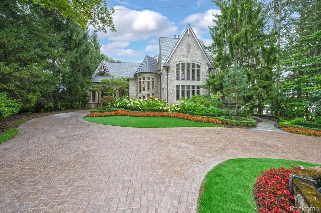 5621 Arbor Bay Court Genoa Township MI 48116