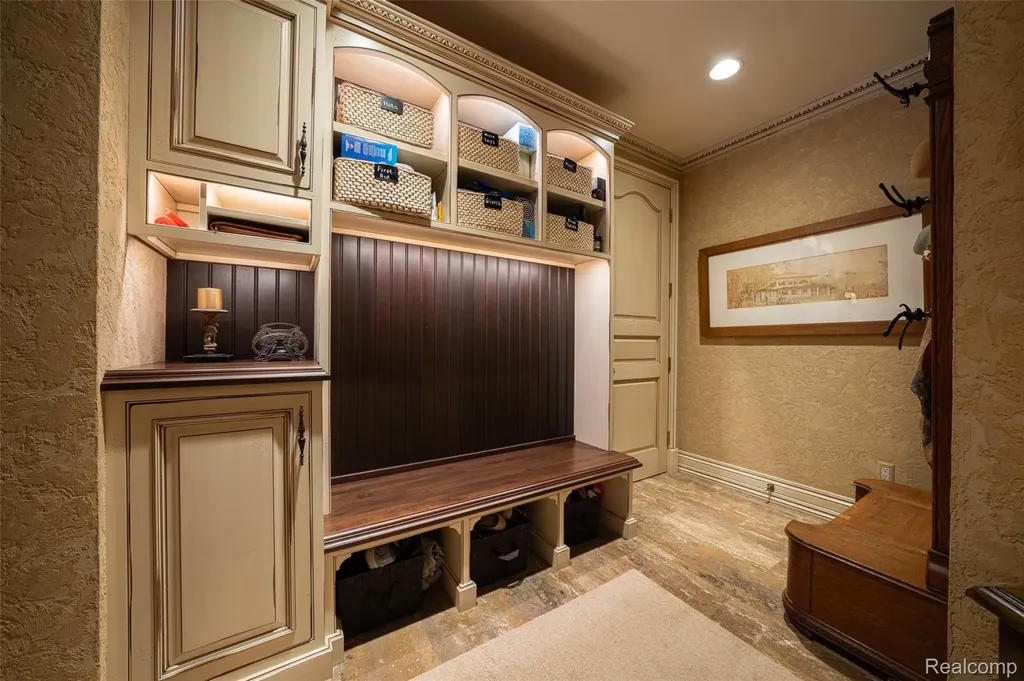 5621 Arbor Bay Court Genoa Township MI 48116